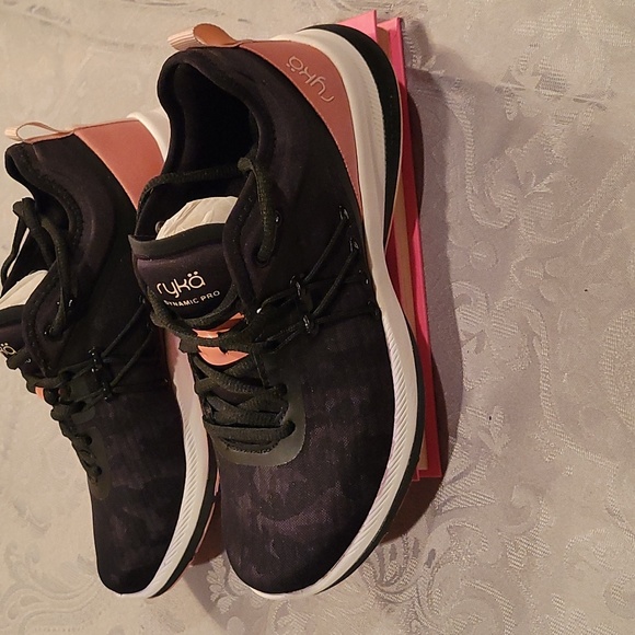 Ryka Dynamic Pro Black Camo Size 6 Women's Sneakers - Picture 3 of 11